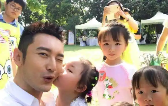 黄晓明干女儿正面照曝光11岁就会写小说身份引猜测