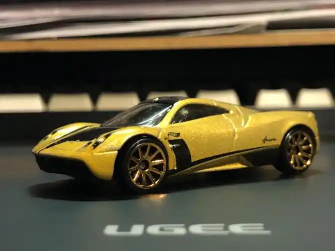 风火轮金色帕加尼