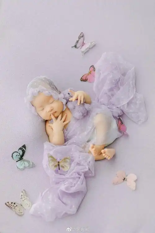 黑光图库新生儿作品欣赏蝴蝶作者:翔子黑光图库超话#人像摄影##肖像