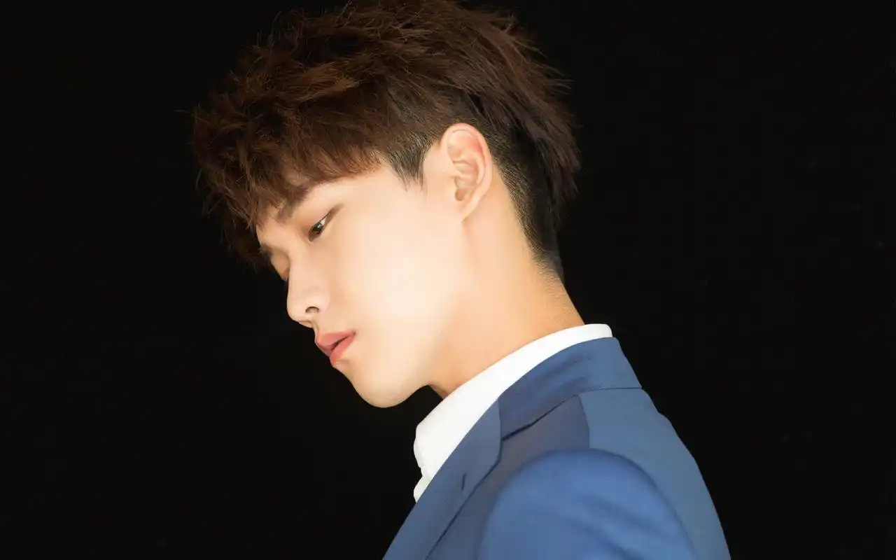 邢昭林帅气西装写真图片桌面壁纸