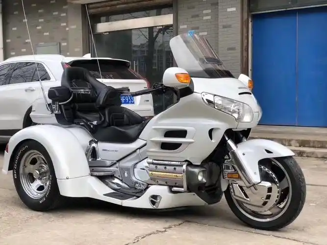 进口本田金翼正三轮1800长途旅行巡航大绵羊马杰斯特大踏板摩托车