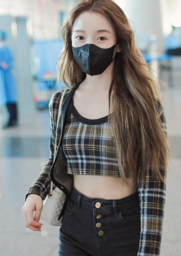 姜贞羽的腰怕是被天使吻过?看她穿上短装的效果,不出道可惜了