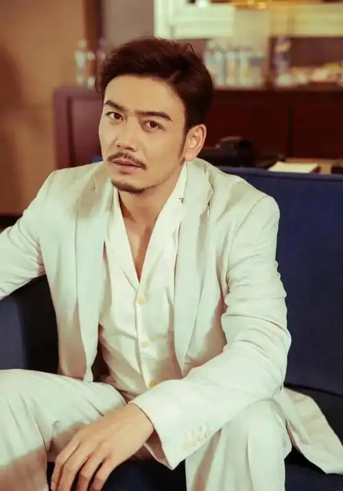 儿歌歌手杨烁资料