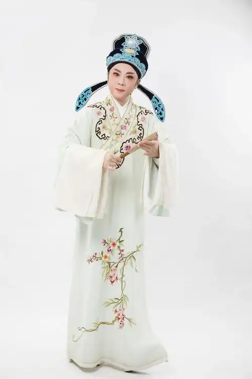 今晚演出梅花奖演员谢群英领衔越剧碧玉簪