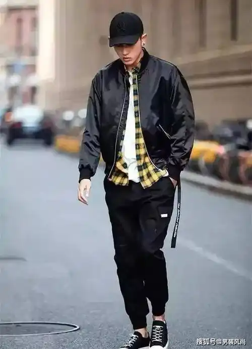 春季男士街头风如何穿搭既显时尚潮流又不失男人味|男装|工装裤|身材