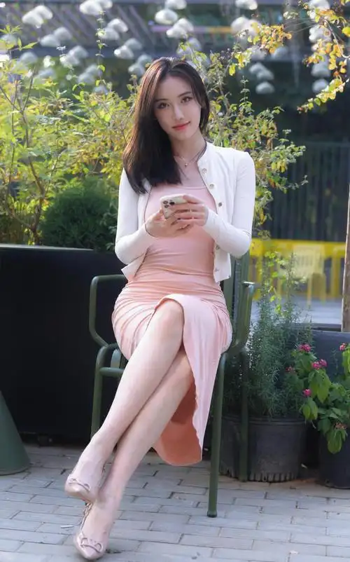 展现迷人韵味的修身包臀连衣裙,让你秒变曲线女神|紧身|露腿|女人