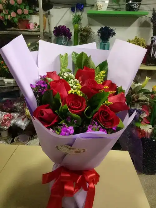 9朵红玫瑰高档花束