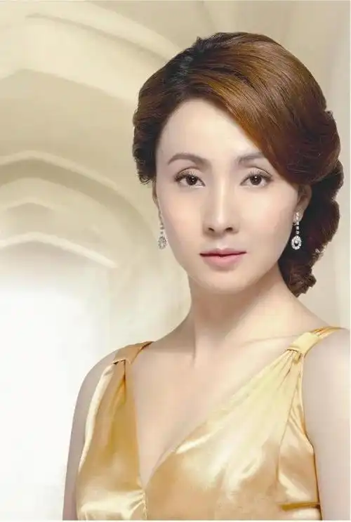 小陶红:性感甜美,妩媚迷人_网易订阅