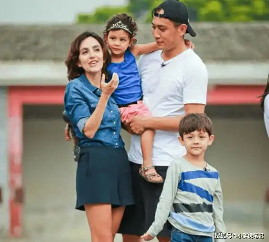 "刘能"两任差距大,郑伊健审美从未变_靳东_感情_妻子