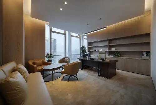 副总经理办公室,沿袭着沉稳大气的主基调,天花吊顶根据户型情况进行了