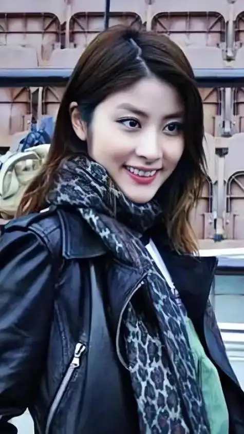 陈慧琳出席活动51岁仍青春有活力网友说28我都信