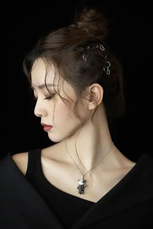 刘诗诗的烟熏妆杀疯了这就是人间黑天鹅吧