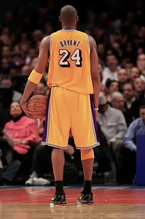 有些人光看背影 就已经很心动了.#科比