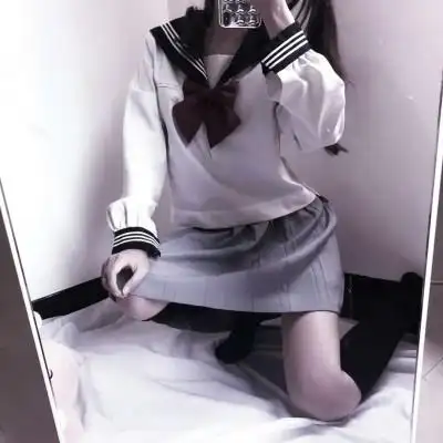 唐戠jk制服部位日复一日的开心和敷衍