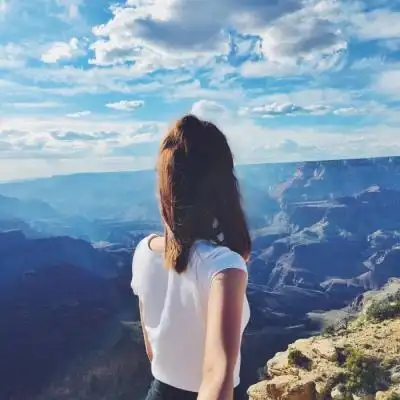 气质淡雅的女生微信头像被风吹过的夏天很美