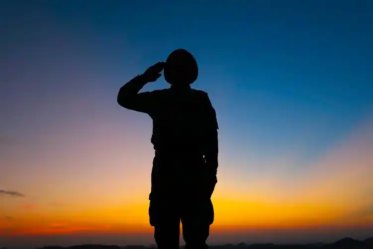 【剪影】兵哥哥,你们夕阳下的身影真帅!