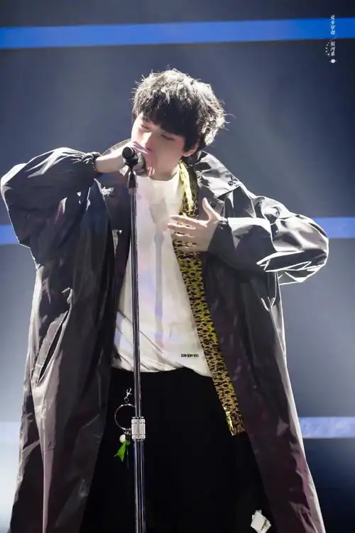 严浩翔《几乎成名》