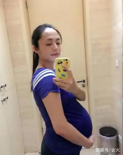 姚晨保鲜秘诀?怀孕时挺大肚举铁,曾调侃自己要"原地爆炸"!