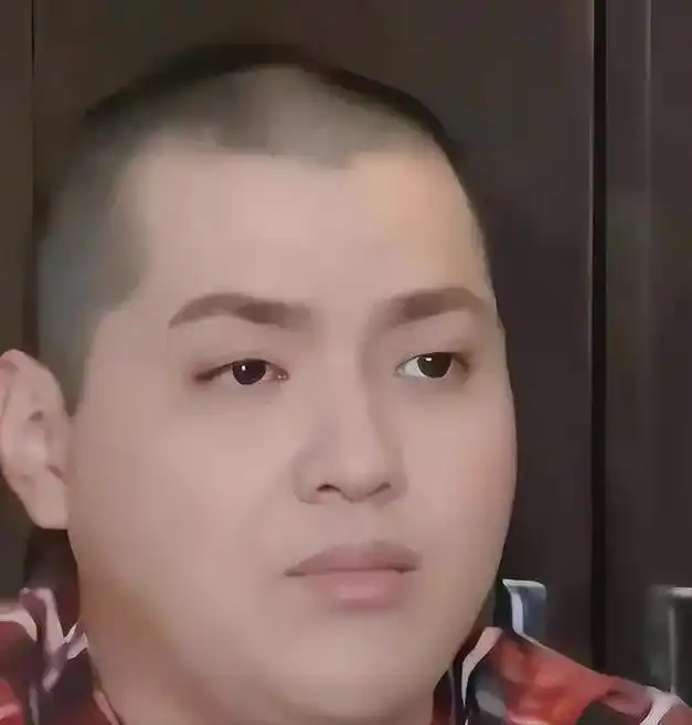 曝吴亦凡监狱生活丰富!脸部圆润劳改积极,当上班长还抽空写歌?