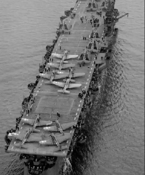 战争胶着的1943年,美国一年批量生产了50艘"卡萨布兰卡"级护航型航母