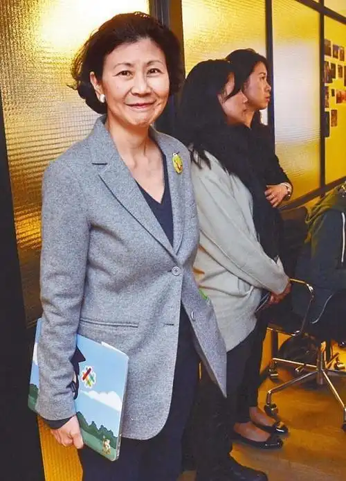 "迷倒"李嘉诚的周凯旋,有什么魔力?看完她的穿搭气质就知道了