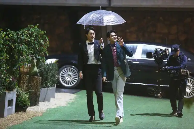 《奔跑吧》开录baby宋雨琦尬舞 李晨朱亚文扭秧歌