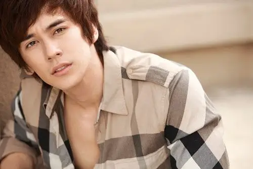 钟丽缇承认与张伦硕姐弟恋:年龄无所谓 爱情无界限