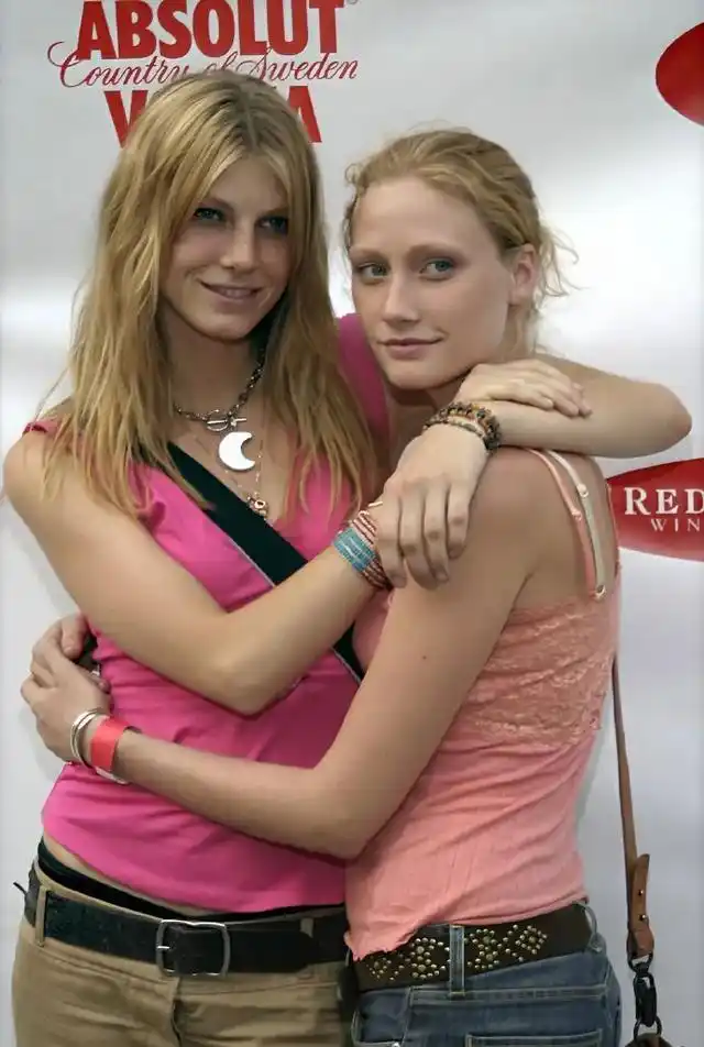 41岁妖孽超模养鸡种田,凭张动图霸屏15年:这只老狐狸,修成了仙