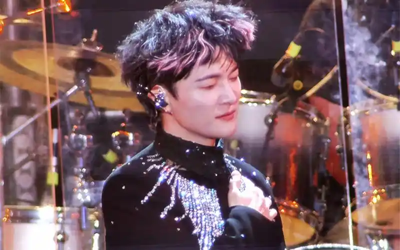 【周深】人是_ 努力怼脸版「2023魔都制躁音乐节」