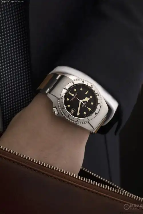 帝舵表精选皇家系列与碧湾p01型为"父亲力"点赞