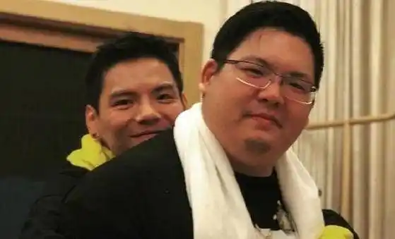 向华强儿女向佐5亿捧不红女儿42岁未婚唯独向佑宛如透明人