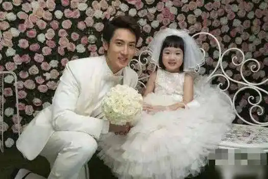 吴尊发癫的背后,是万千家庭的痛点_女儿_老婆_父亲