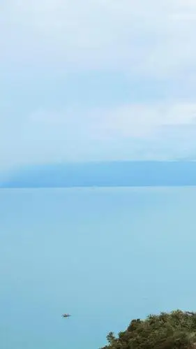 极致的蓝色大海风光