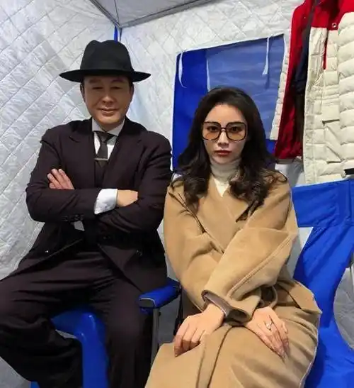 张颂文妻子罕见曝光 !