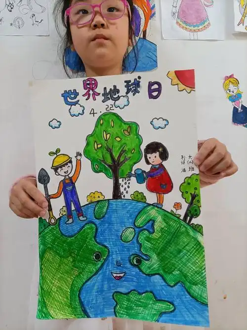 大宝贝《世界地球日》主题海报设计与绘制,再接再厉!