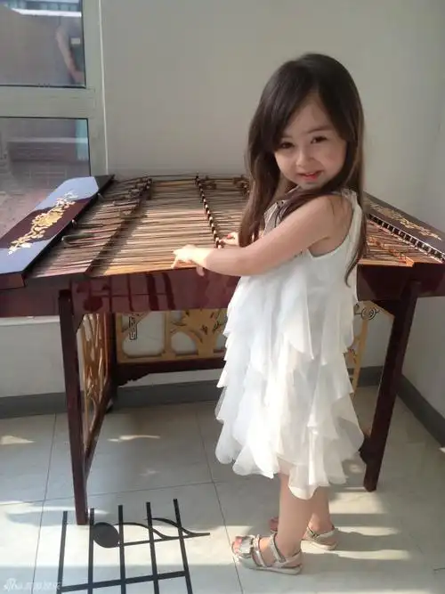 [显微镜]混血小美女蔡书雅:我爸爸比吴亦凡更帅