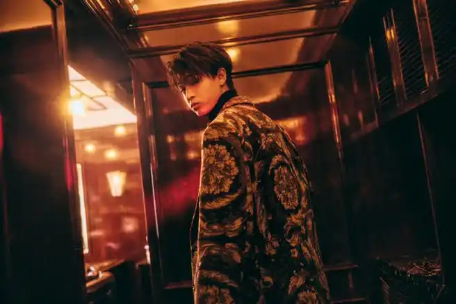 秦霄贤情人节营业照#秦霄贤情人节营业九宫格来了,老秦这组写真说的