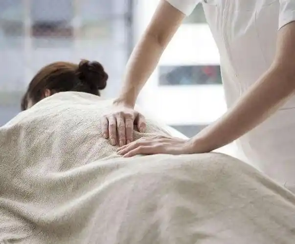 一个男按摩师的情感自述你能想象把手按在五花肉上的触感么