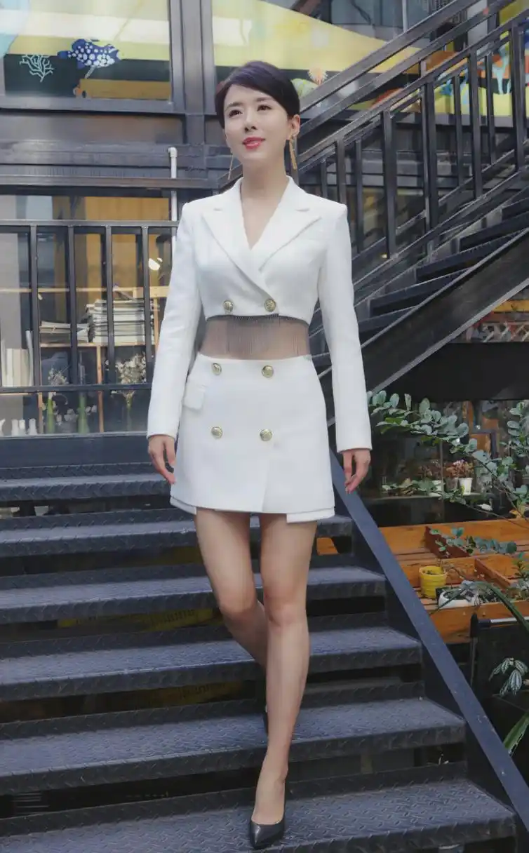 颜丹晨 高跟美足[鲜花]