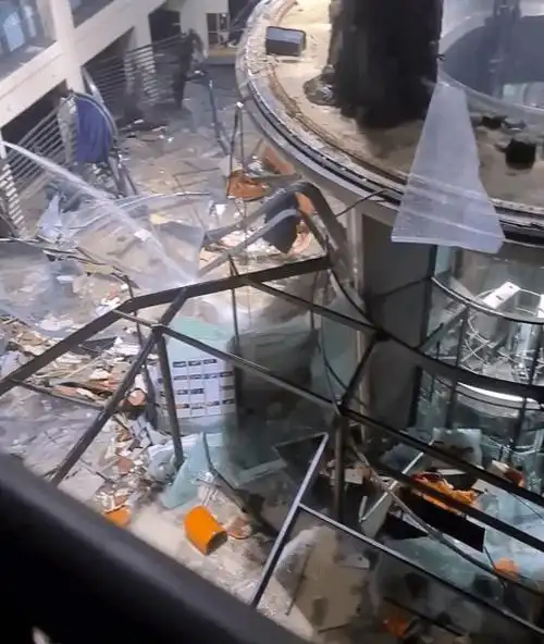 目击者:宛如海啸_@bild_图片_版权