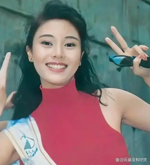 54岁李嘉欣近照认不出!盛世容颜不再,脸部皱纹明显气质依然过人