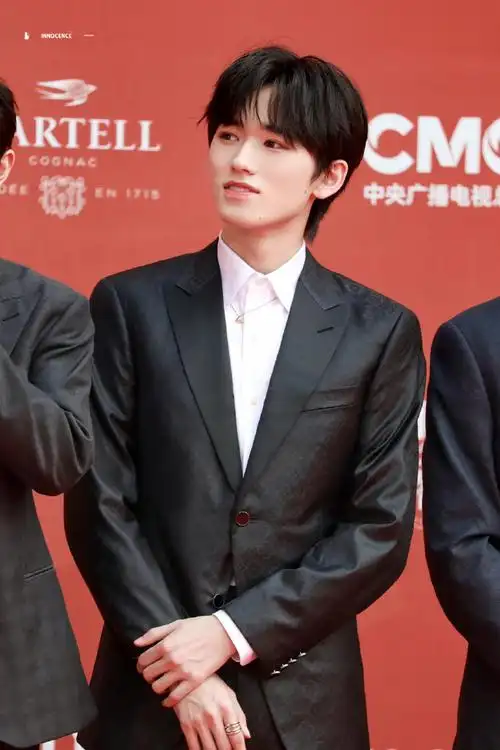 北京国际电影节开幕红毯##宋亚轩北影节红毯生图