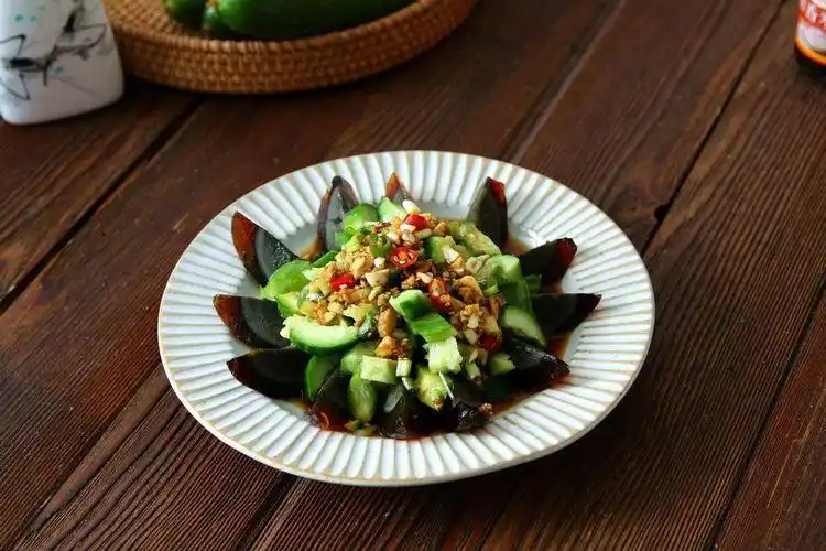 春天开胃爽口小菜,5分钟就能搞定的松花蛋拌黄瓜,简单好做|皮蛋|松花