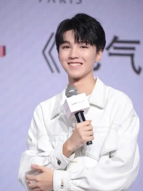 大中华区品牌代言人#元气满满～闪闪发光～好久不见@tfboys-王俊凯