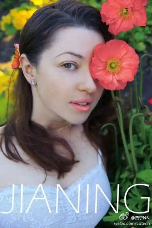 会有一个人,看你写过的所有状态,读完写的所有微博,看你从小到大的