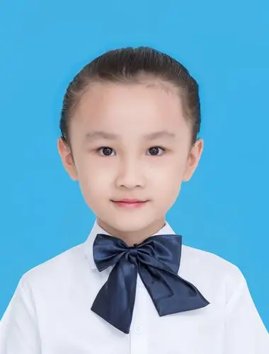 1,办理学生证统一一寸蓝底电子版照片,收发