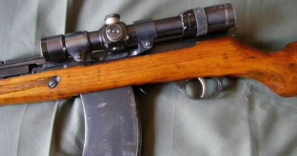 然而,作为那个时代的全自动步枪,与勃朗宁自动步枪(bar)相比,avs-36的