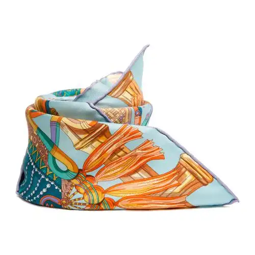 hermes(爱马仕)浅蓝色丝巾