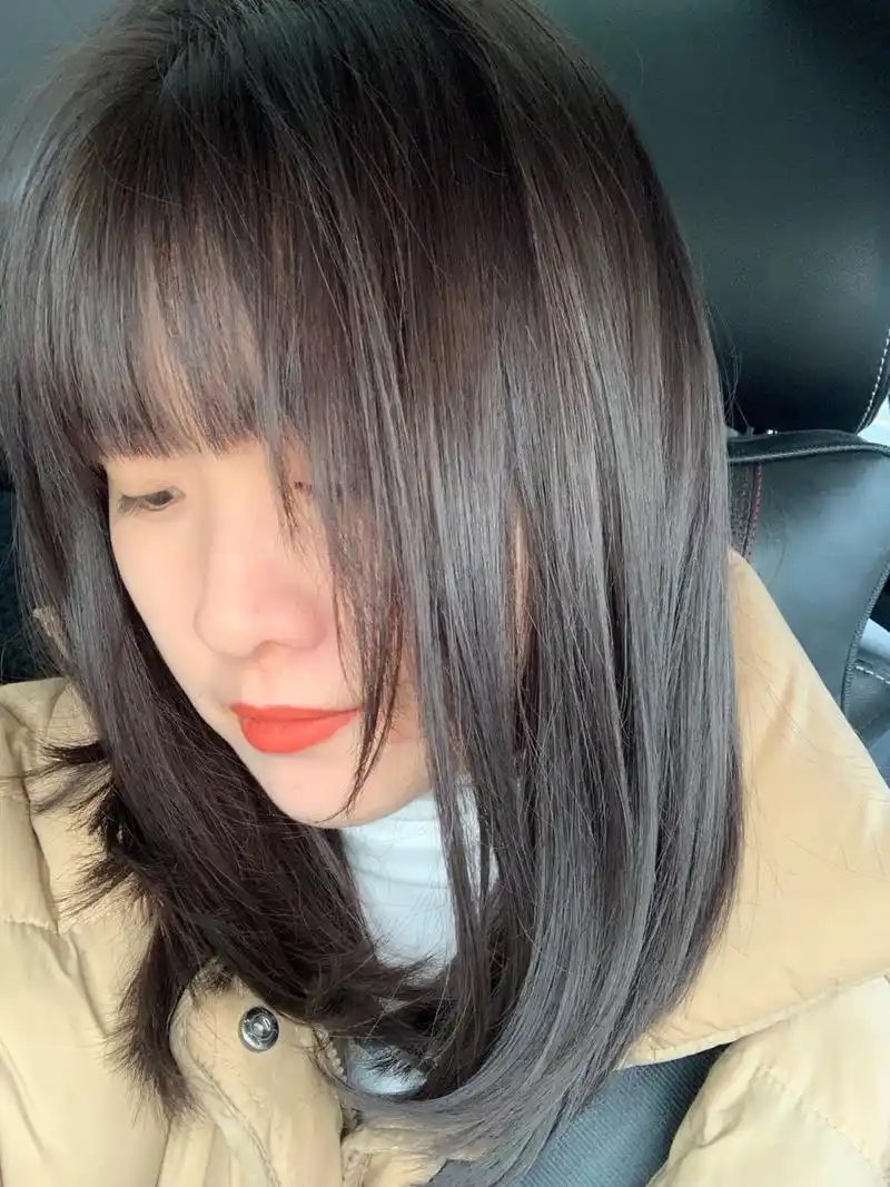 我果断染了个黑茶色,一个月掉色过程如图,感觉掉的颜色还挺好看,有点