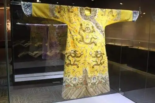 皇帝的龙袍不能用水清洗,那有味道怎么办?贫穷限制了我的想象力